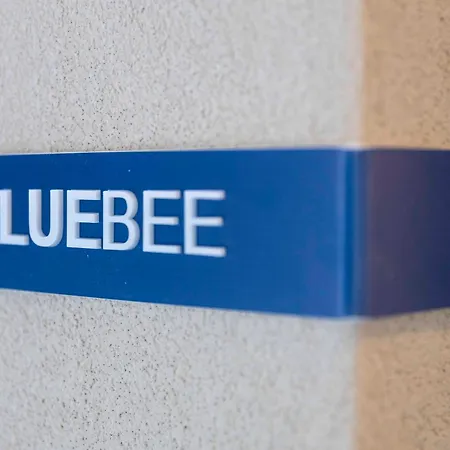 The Bee Апартаменты *