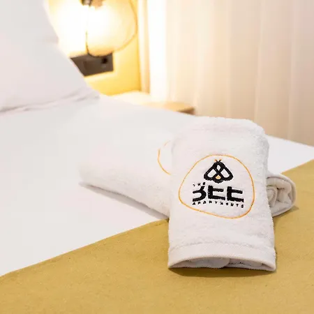 The Bee Апартаменты