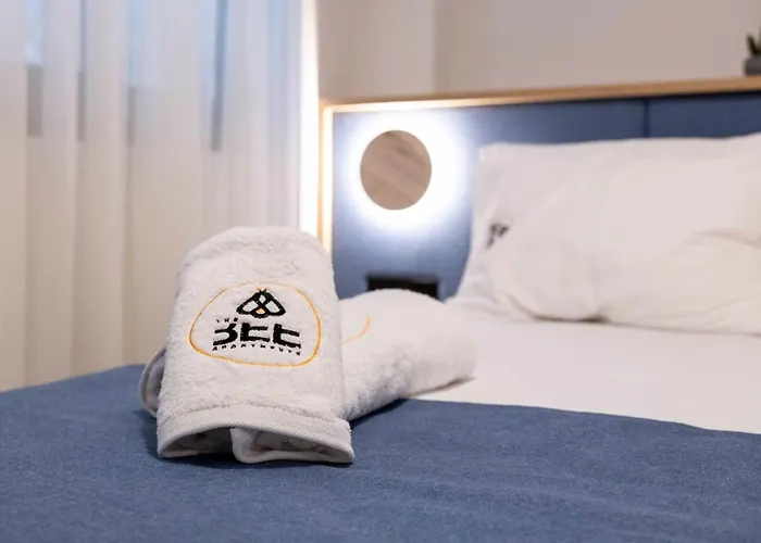 The Bee Apartment *