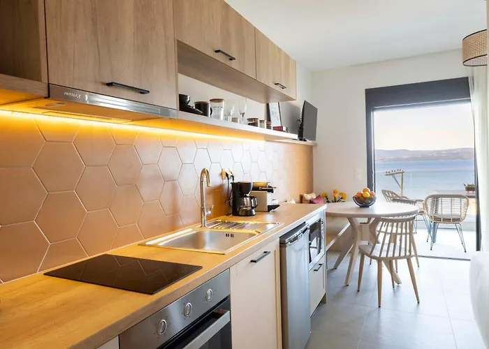 The Bee Apartment *