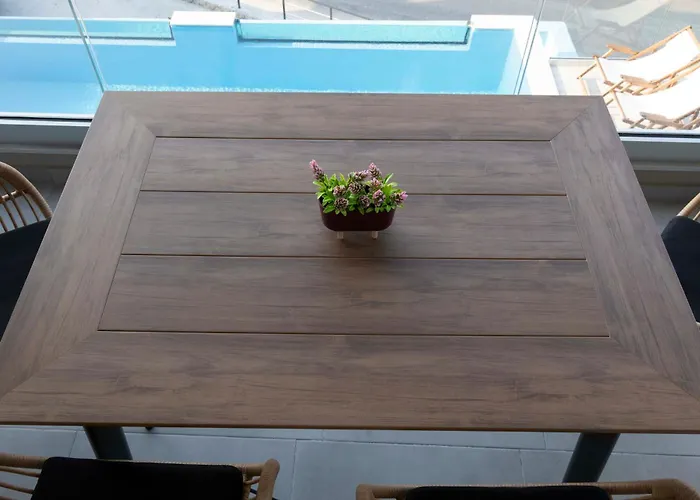 The Bee Apartment *