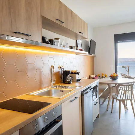 The Bee Apartment *