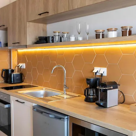 The Bee דירה ניקיאנה