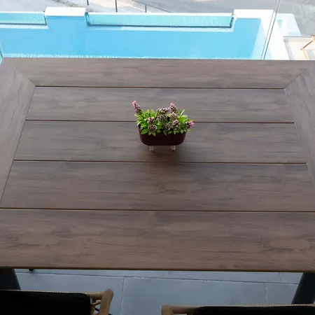 The Bee Apartment *