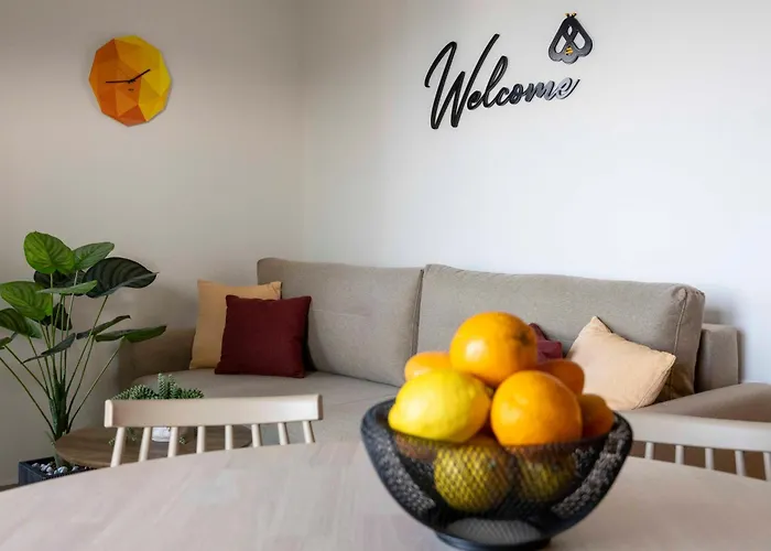 The Bee Apartment Nikiana