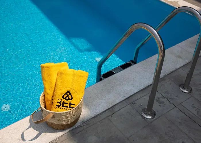 The Bee Apartment Nikiana